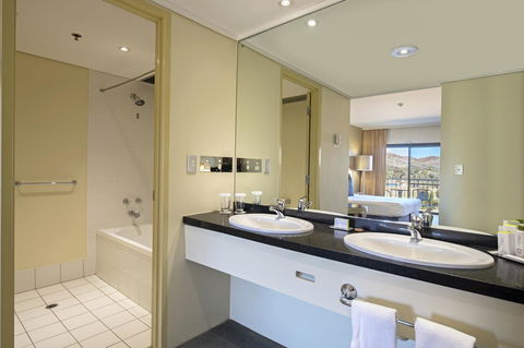 DoubleTree By Hilton Alice Springs - Accommodation Asia 36