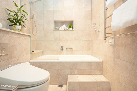 Art Deco Apartment With Breathtaking Water Views - Accommodation China 5