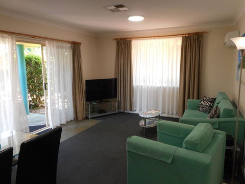 Beaches Serviced Apartments - Accommodation Asia 27