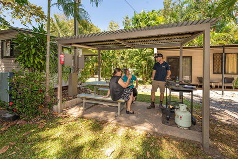 Oasis Tourist Park - Accommodation Asia 5