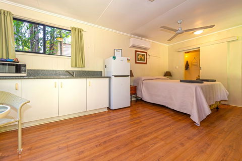 Oasis Tourist Park - Accommodation Asia 8