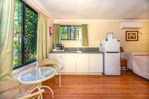 Oasis Tourist Park - Accommodation Asia 6