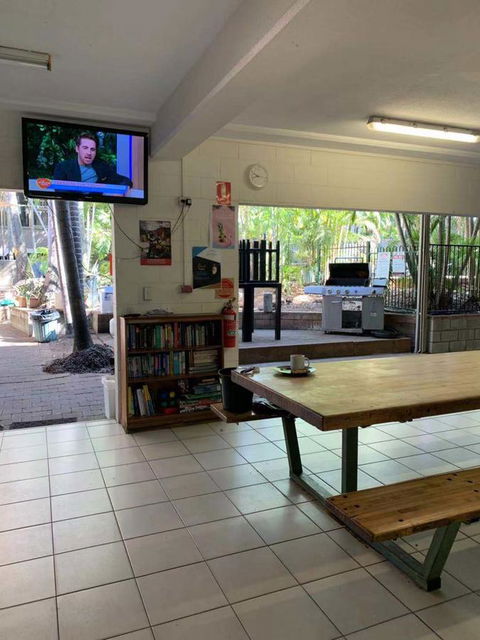 Frogs-Hollow Backpackers - Accommodation Asia 17