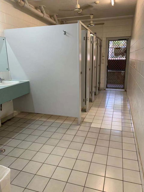 Frogs-Hollow Backpackers - Accommodation Asia 23