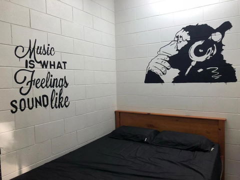 Frogs-Hollow Backpackers - Accommodation Asia 41