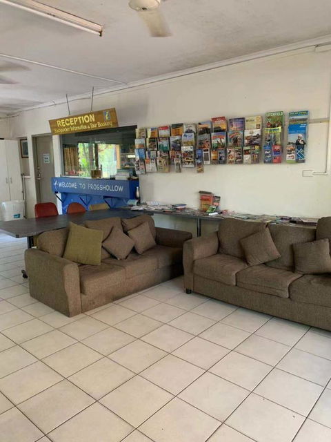 Frogs-Hollow Backpackers - Accommodation Asia 18
