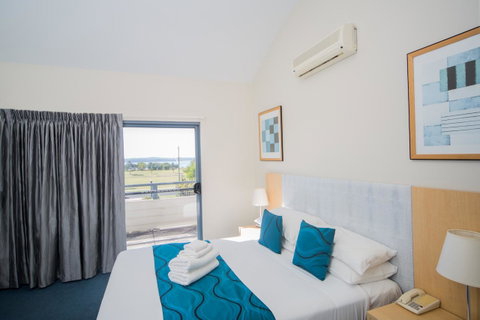 Corrigans Cove - Accommodation Guide 4