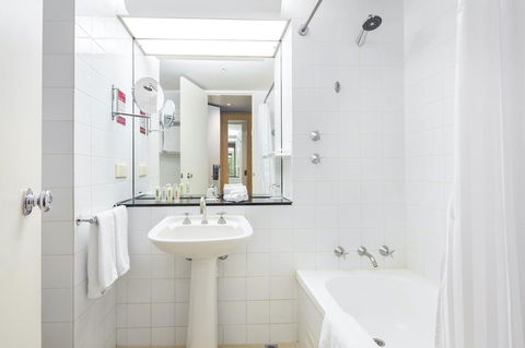 Crowne Plaza Canberra, An IHG Hotel - Accommodation Asia 26