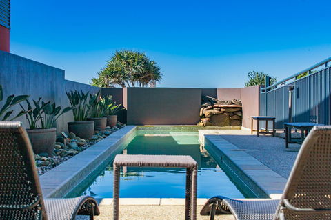 Lennox Holiday Apartments - Accommodation Guide 3