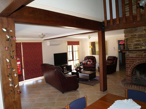 Boobook Manor - Accommodation Asia 2
