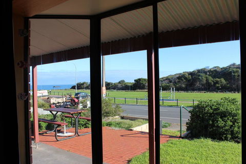 Bott's Beach Retreat - Accommodation Asia 0