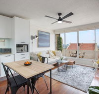 Boutique Apartment with Fantastic Harbour Views - Accommodation Asia
