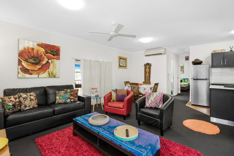 BOUTIQUE APARTMENTS BEACH LOCATION - Accommodation Asia 0