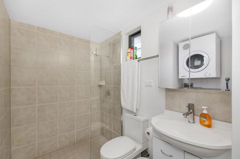 BOUTIQUE APARTMENTS BEACH LOCATION - Accommodation Asia 2