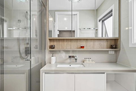 BOUTIQUE STAYS - Edinburgh Place - Accommodation Asia 1
