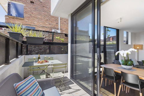 BOUTIQUE STAYS - Maybloom - Accommodation Guide 2