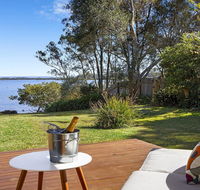 Braeside - waterfront fireplace - Accommodation Asia