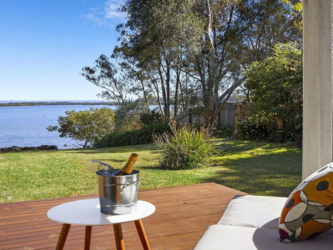 Braeside - Waterfront, Fireplace - Accommodation Asia 0