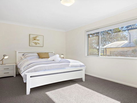 Braeside - Waterfront, Fireplace - Accommodation Asia 1