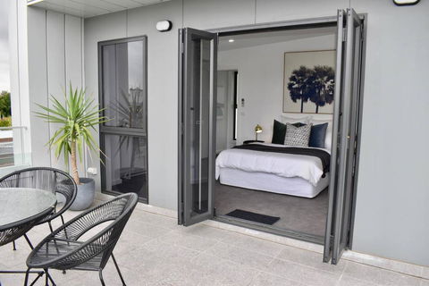 Brand New 2 Bed Apartment With Stunning City Views - Accommodation Asia 2