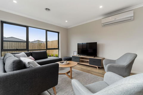 Brand New And Beautiful - Rosebud Holiday Home - Accommodation Asia 2