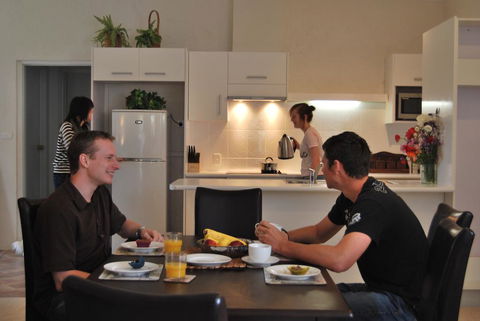 Brayfield Cottage - Accommodation Asia 1