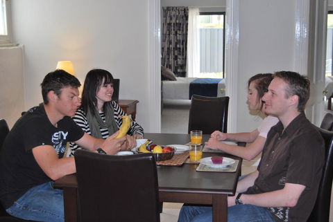 Brayfield Cottage - Accommodation Asia 3
