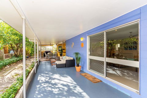 Bribie Beach House, Waterfront Directly Across The Road - Solander Esp, Banksia Beach - Accommodation Asia 3