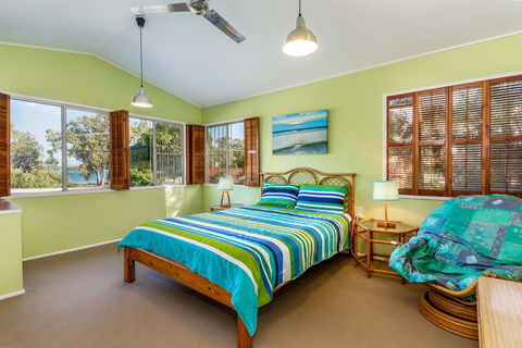 Bribie Beach House, Waterfront Directly Across The Road - Solander Esp, Banksia Beach - Accommodation Asia 1
