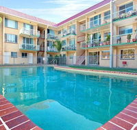 Bribie Beach King bed Unit overlooking pool - Accommodation Asia