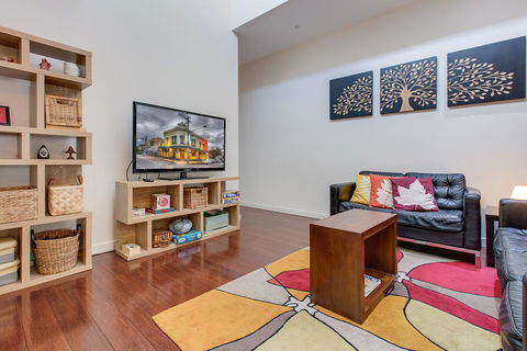 Bright And Airy Home Tucked Away In Funky Newtown - Accommodation China 1