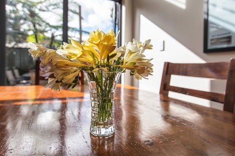 Bright And Airy Home Tucked Away In Funky Newtown - Accommodation China 3