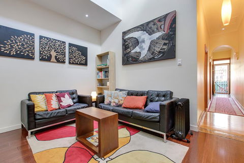 Bright And Airy Home Tucked Away In Funky Newtown - Accommodation China 2