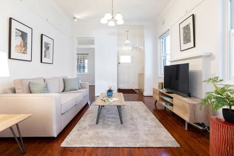 Bright And Elegant Executive 3 Bedroom Family Home - Accommodation China 0