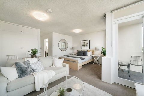 Bright And Sunny Studio Apartment - Accommodation Asia 2