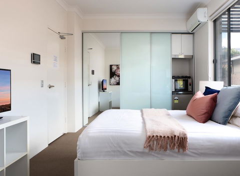 Bright Studio Steps From Westmead Hospital - Accommodation Asia 3