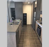 Bright Modern Stylish - Top Floor Apt - Woden - Accommodation Asia