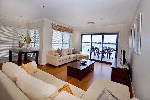 Brookwater- Waterfront On Lake Mulwala - Accommodation Asia 1