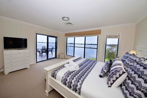 Brookwater- Waterfront On Lake Mulwala - Accommodation Asia 0