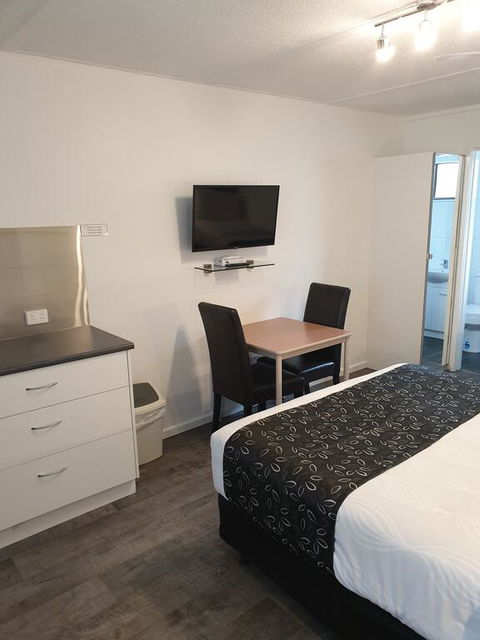 Budget On The Lake - Accommodation Asia 0