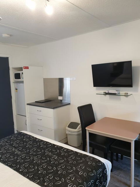 Budget On The Lake - Accommodation Asia 2