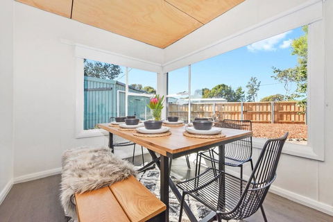 BUNGALOW BEAUTY - Hosted By: L'Abode Accommodation - Accommodation Guide 1