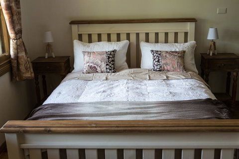 Buttercup Hill - Accommodation Guide 1