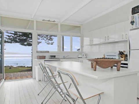 By The Sea - SPECIAL OFFER 3 FOR 2 - Accommodation Asia 1