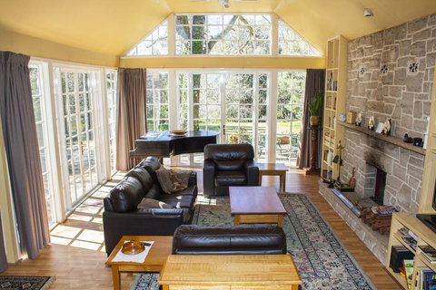 Bygone Beautys Cottages - Bronte Cottage - Accommodation Asia 3