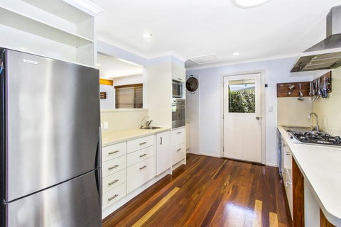 CABARITA BEACH BLISS - HOLIDAY HOME ON THE LAKE - Accommodation Asia 1