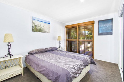 CABARITA BEACH BLISS - HOLIDAY HOME ON THE LAKE - Accommodation Asia 2