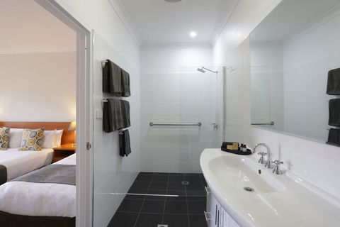Cadman Motor Inn And Apartments - Accommodation Asia 3