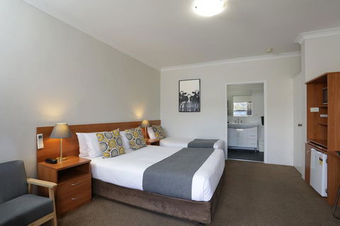 Cadman Motor Inn And Apartments - Accommodation Asia 1