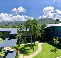 Cairns Adventure Lodge - Cook your own meals in your private Kitchen includes Dishwasher Washing Machine - Accommodation Asia